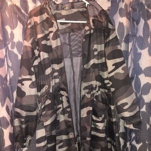 EUC Xersion Hooded Camo Rain Parka